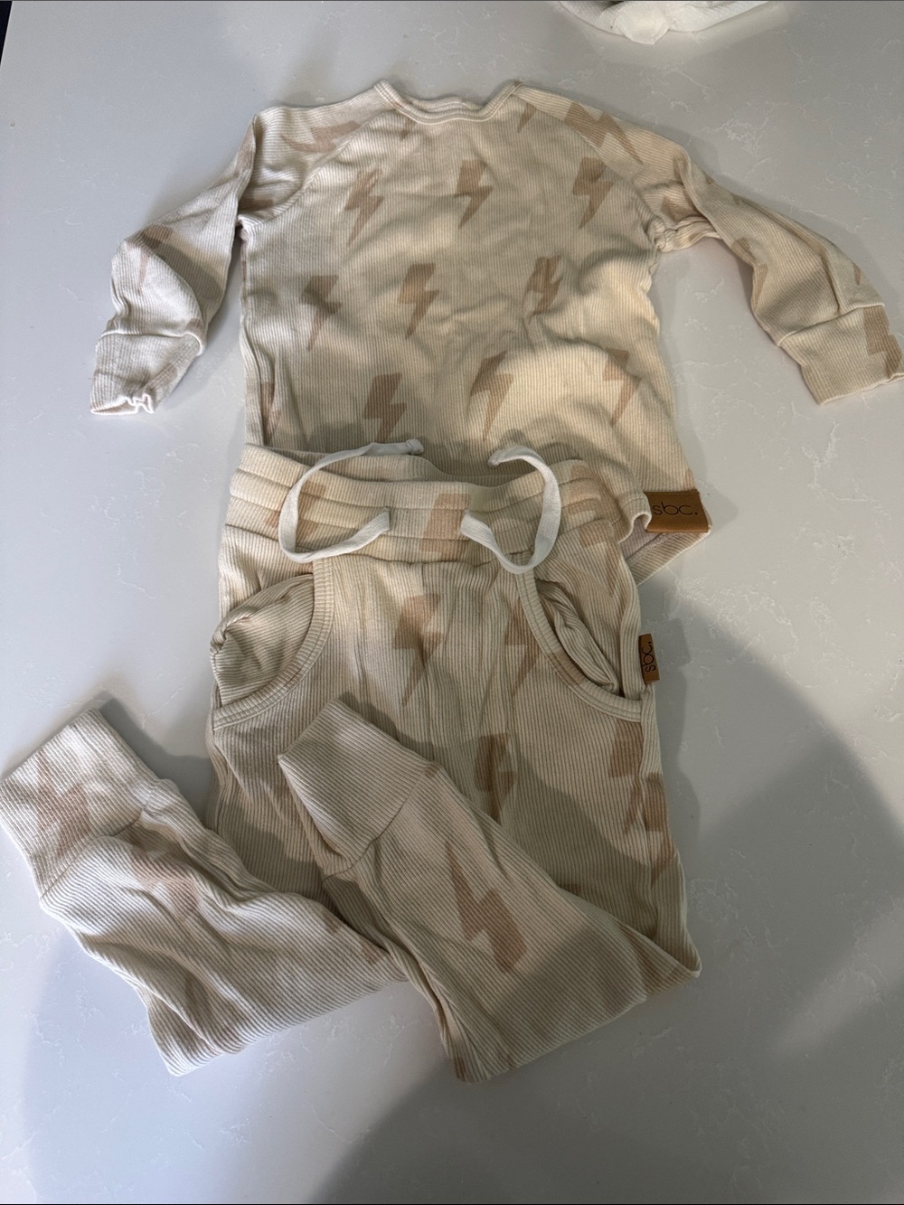 Kids Ribbed Lightning Bolt Pajama Set - Neutral Beige